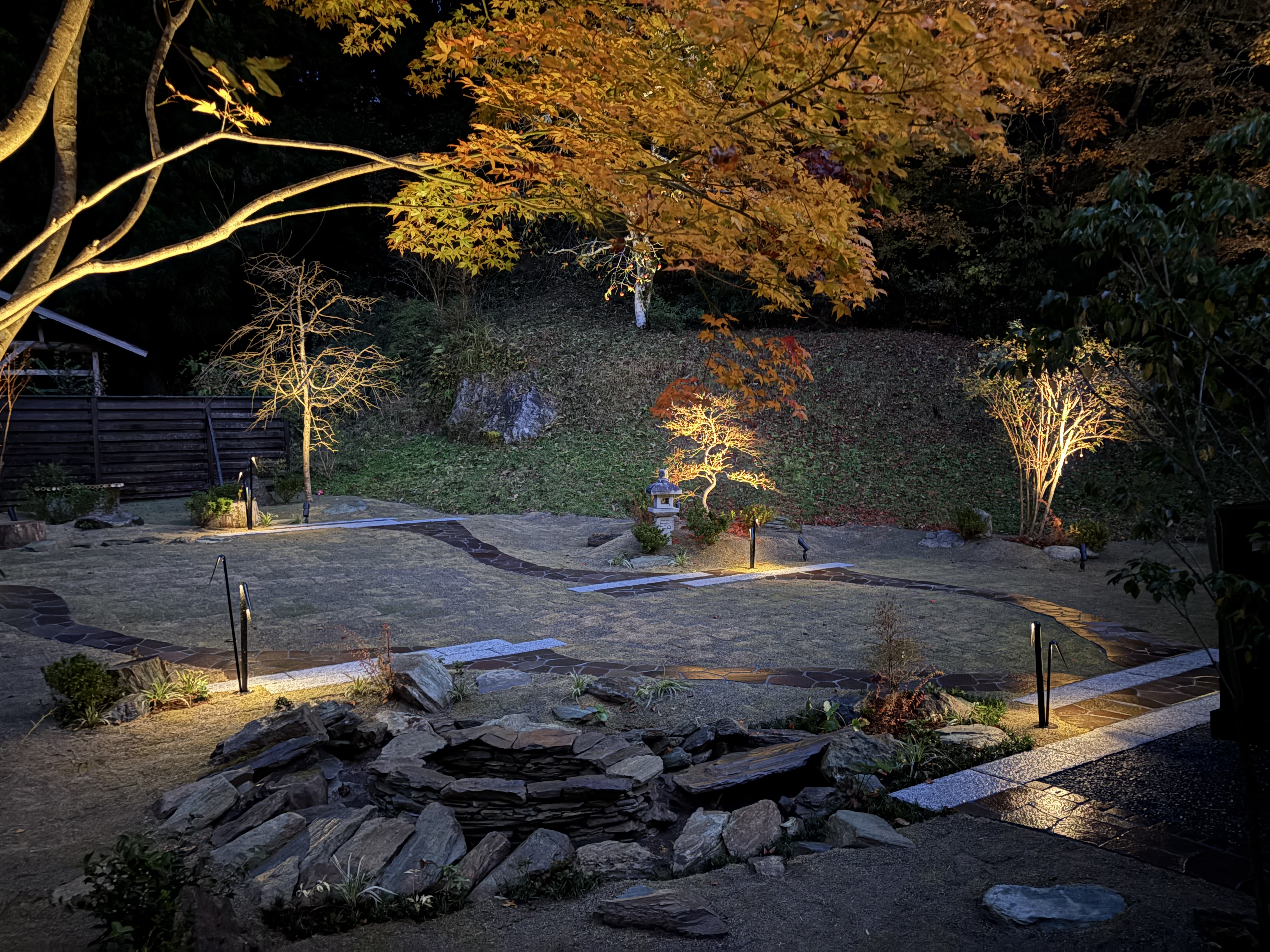 和風庭園のライティング調整会議 画像