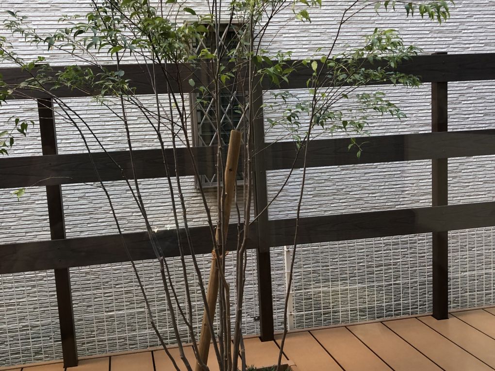 No.43  リフォーム工事　ウッドデッキ＋植栽＋仕切り樹脂フェンス 画像