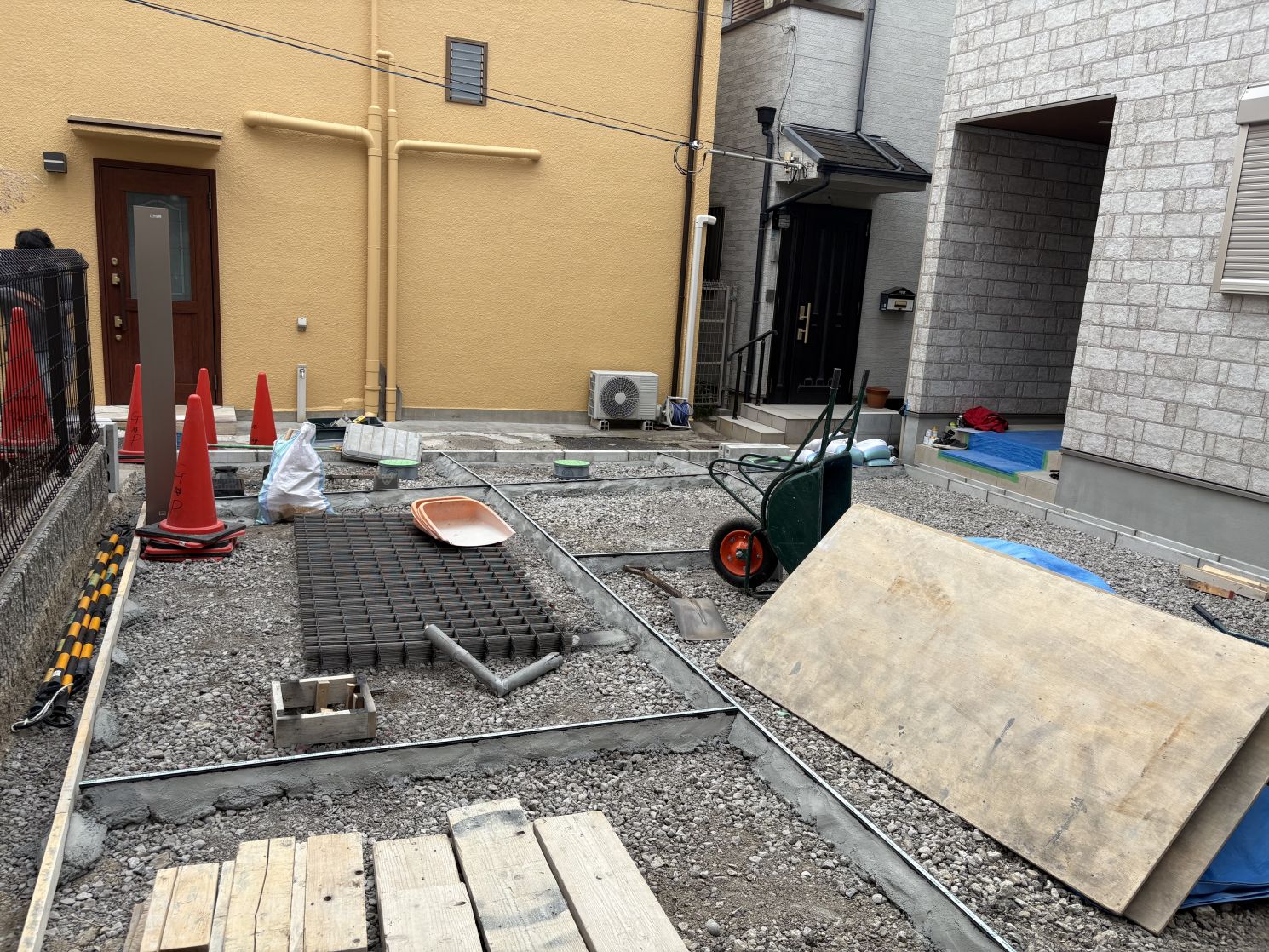 神戸にて新築外構工事中〜 画像