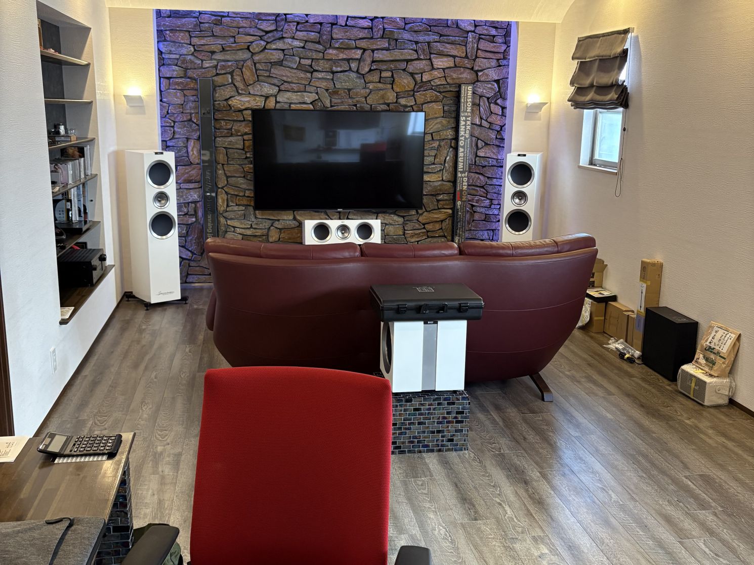 事務所で打ち合わせ 画像