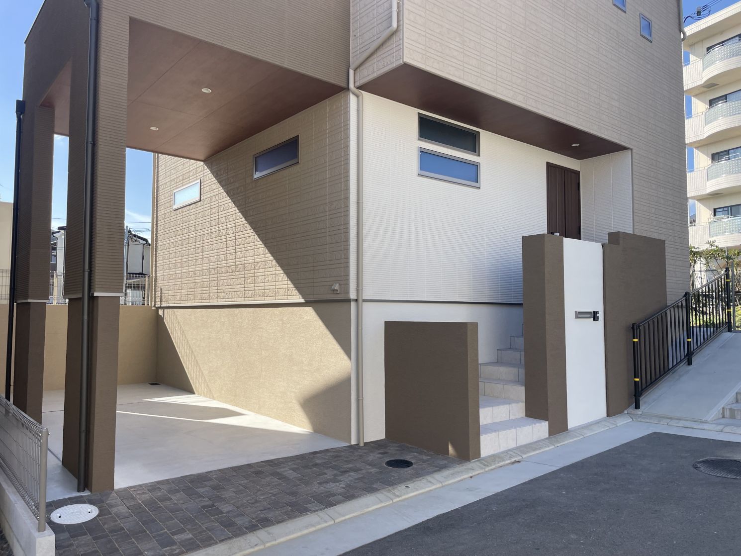 外壁に合わせた基礎左官 画像