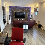 事務所で打ち合わせ アイキャッチ画像