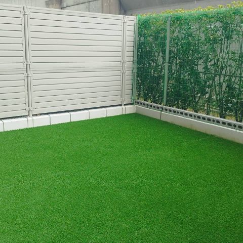 天然芝から人工芝までの張り替えの流れをのせた投稿をしております！ アイキャッチ画像